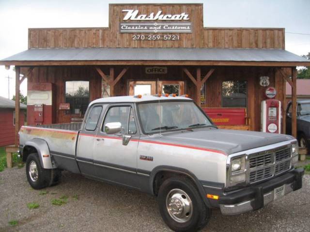 1993 Dodge RAM 350 LE 2dr Turbodiesel Extended Cab LB Automatic 4-Speed RWD I6 1993 Dodge Ram 3500 LE 2dr Turbodiesel Extended Cab LB Pickup Truck