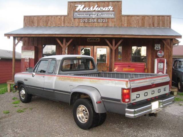 1993 Dodge Ram 3500 LE 2dr Turbodiesel Extended Cab LB Pickup Truck - photo 2