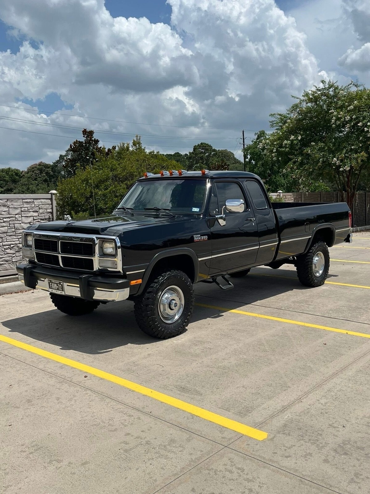 1993 Dodge Ram W250 Club Cab LE 4x4 - photo 2