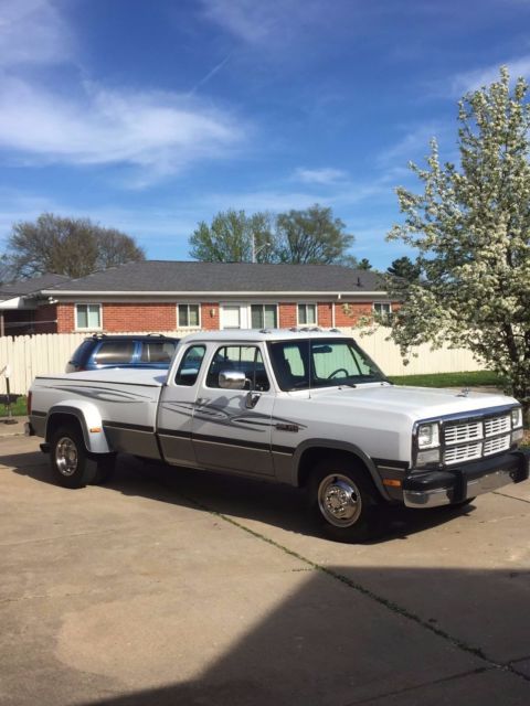 1993 Dodge Ram 3500 Custom LE - photo 2