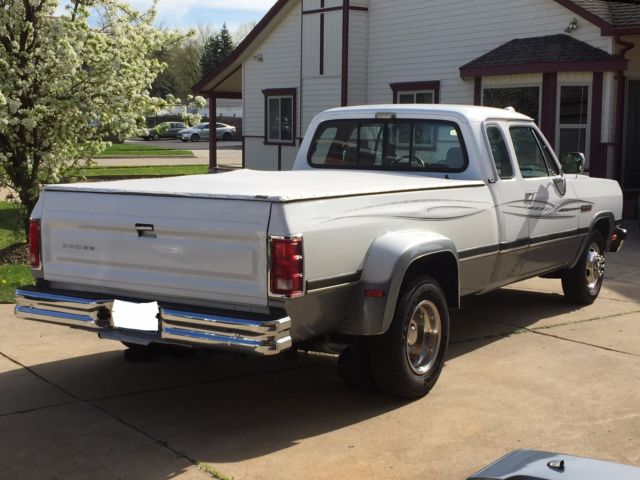 1993 Dodge Ram 3500 Custom LE - photo 3