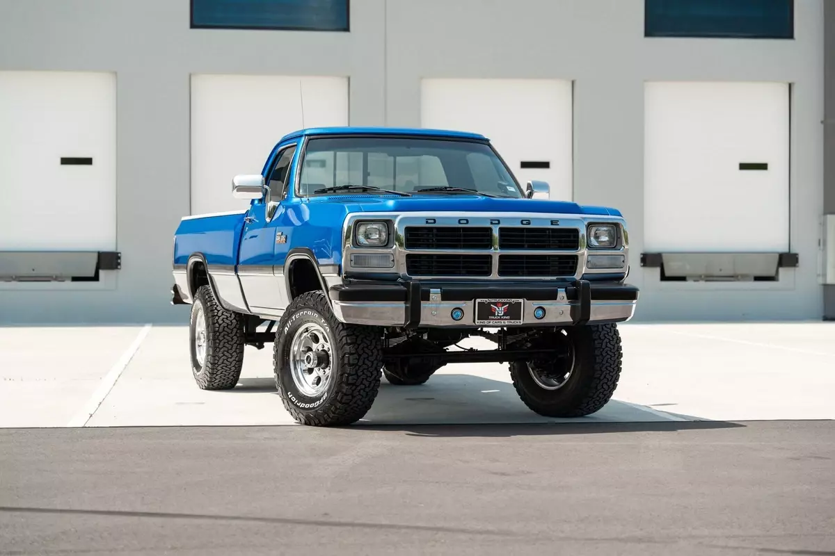 1993 DODGE RAM POWER 250 LE 4X4 5.9L CUMMINS DIESEL MANUAL 96K MILES SUPER CLEAN 1993 Dodge D250 & W250 Sweptline 131" WB 4WD