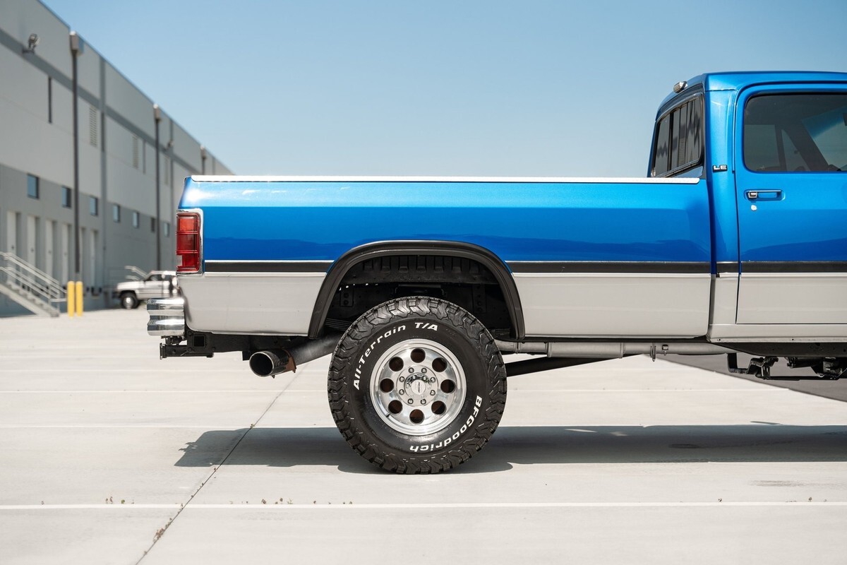 1993 Dodge D250 & W250 Sweptline 131" WB 4WD - photo 12