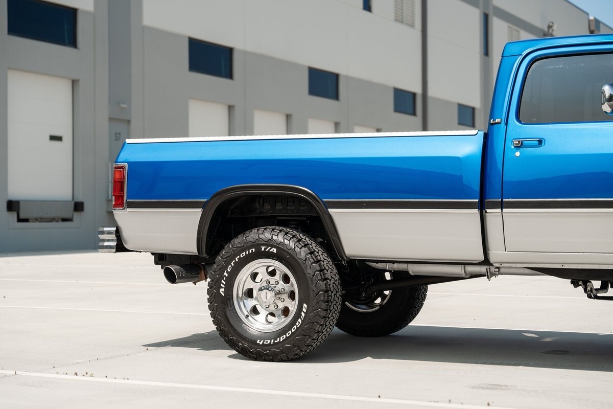 1993 Dodge D250 & W250 Sweptline 131" WB 4WD - photo 13