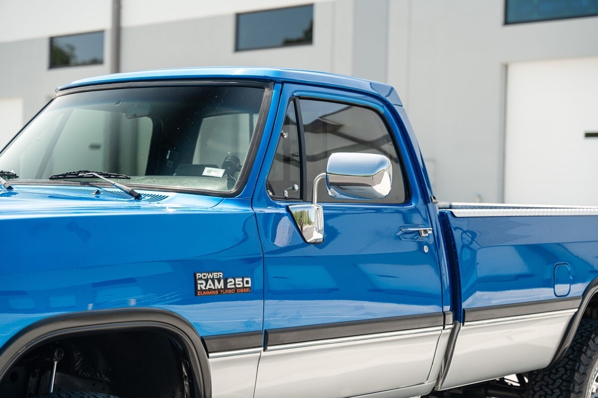 1993 Dodge D250 & W250 Sweptline 131" WB 4WD - photo 7