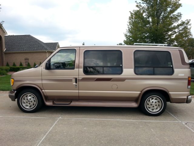 1993 Ford Econoline Conversion Van Stunning Low Miles - photo 2
