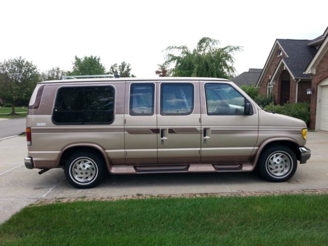 1993 Ford Econoline Conversion Van Stunning Low Miles - photo 4