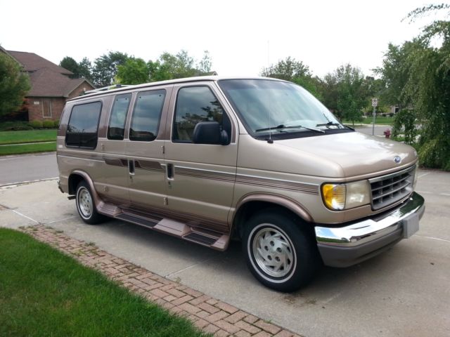 1993 Ford Econoline Conversion Van Stunning Low Miles - photo 5