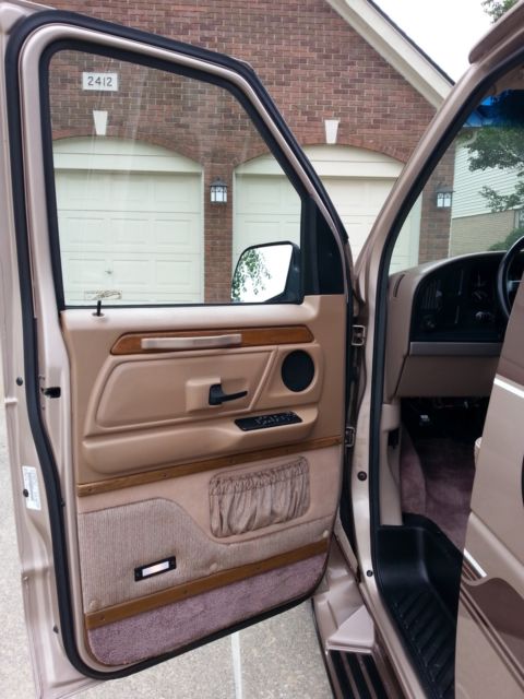 1993 Ford Econoline Conversion Van Stunning Low Miles - photo 6