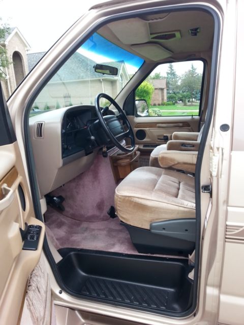 1993 Ford Econoline Conversion Van Stunning Low Miles - photo 7