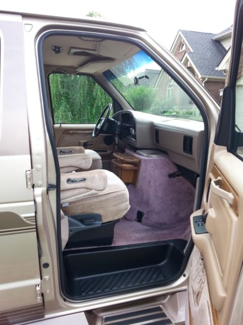 1993 Ford Econoline Conversion Van Stunning Low Miles - photo 9