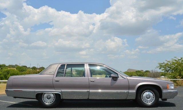 1993 Cadillac Fleetwood Brougham Sedan - photo 2