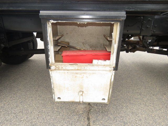 1993 Ford 7000 Flatbed - 192 WB - 35,400lb GVWR 4X4 - photo 13