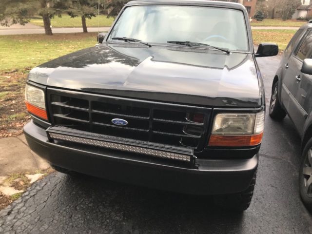 1993 Ford Bronco Custom XLT - photo 2