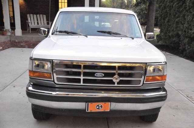 1993 Ford Bronco XLT Sport Utility 2-Door - photo 2