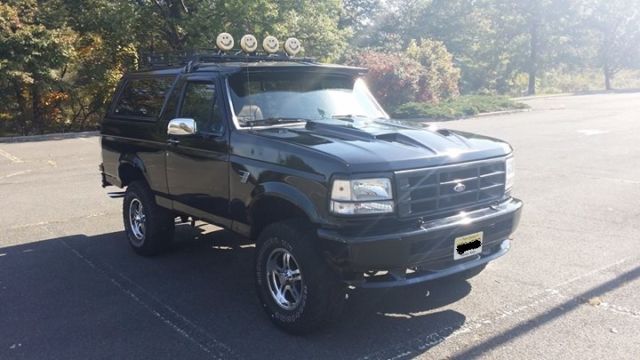1993 Ford Bronco XLT Custom Sport - photo 2