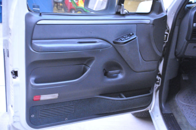 1993 Ford Bronco XLT - photo 5