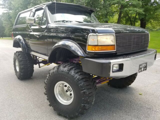 1993 Ford Bronco XLT * MONSTER * SHOW TRUCK *19k original miles* 1993 Ford Bronco XLT