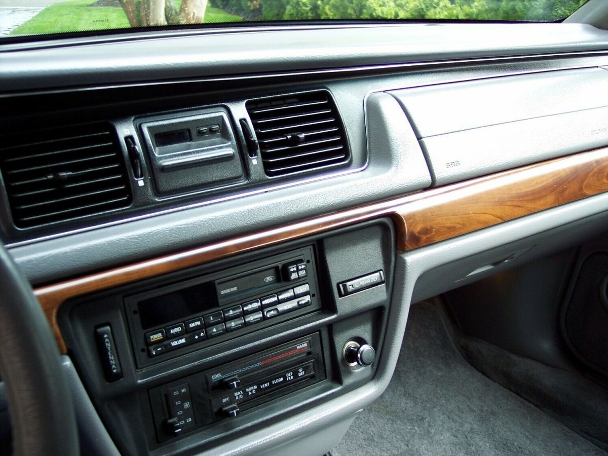 1993 Ford Crown Victoria LX 4Dr Sedan - photo 11