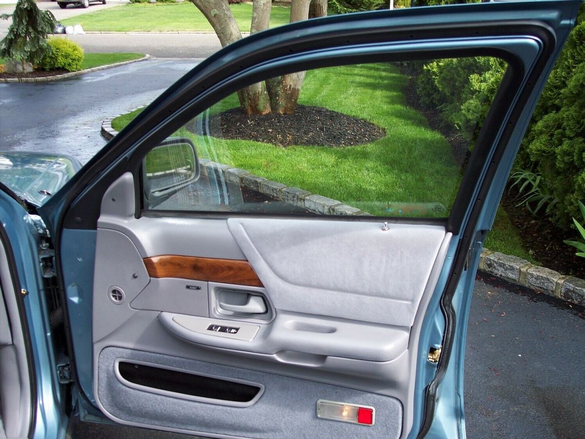 1993 Ford Crown Victoria LX 4Dr Sedan - photo 13