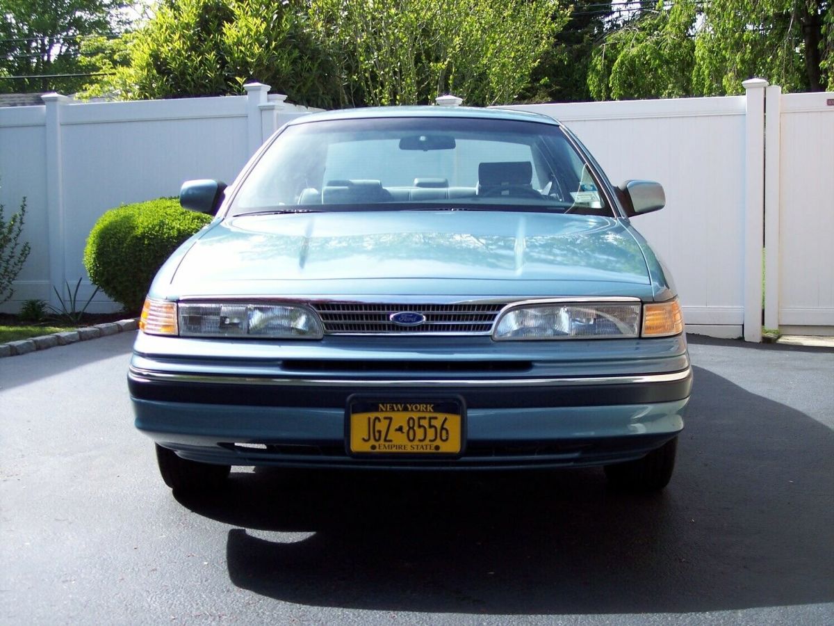 1993 Ford Crown Victoria LX 4Dr Sedan - photo 3