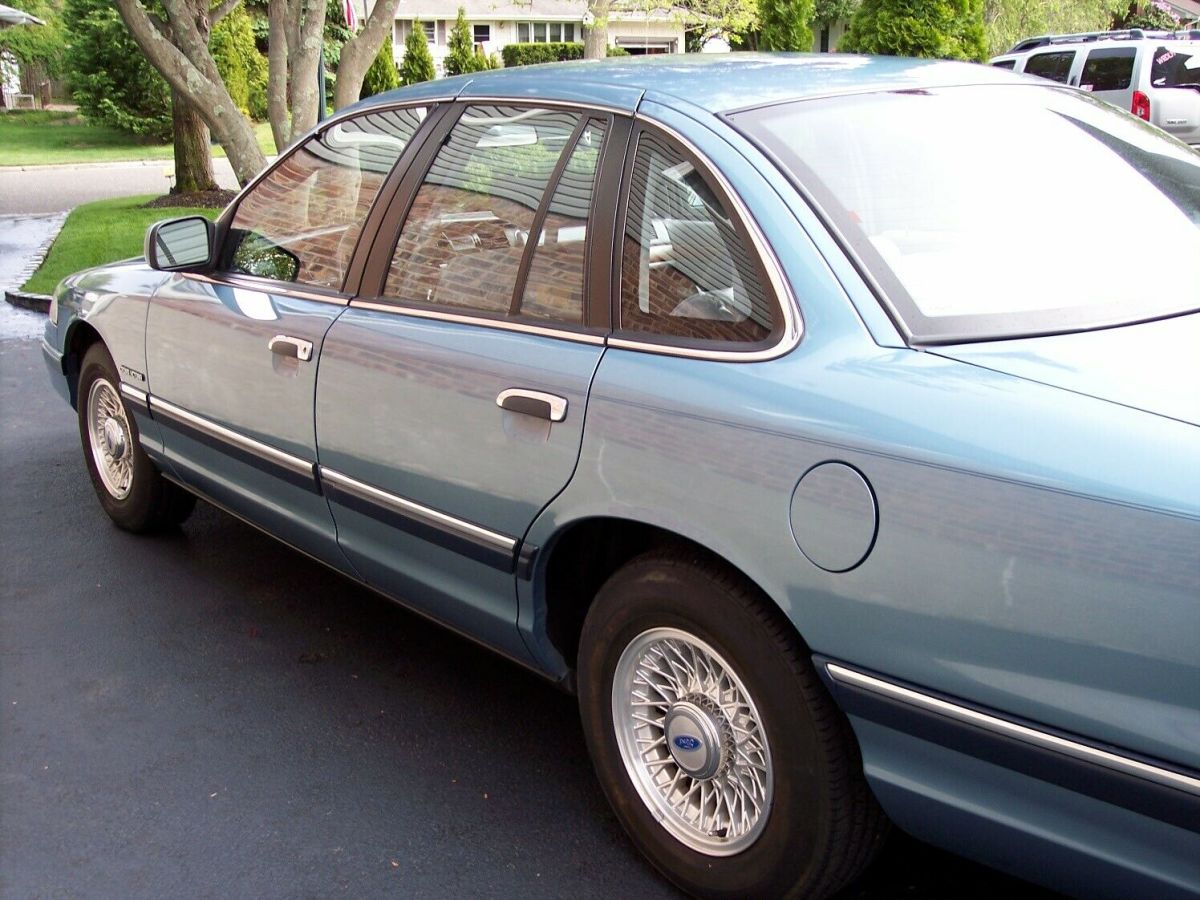 1993 Ford Crown Victoria LX 4Dr Sedan - photo 4