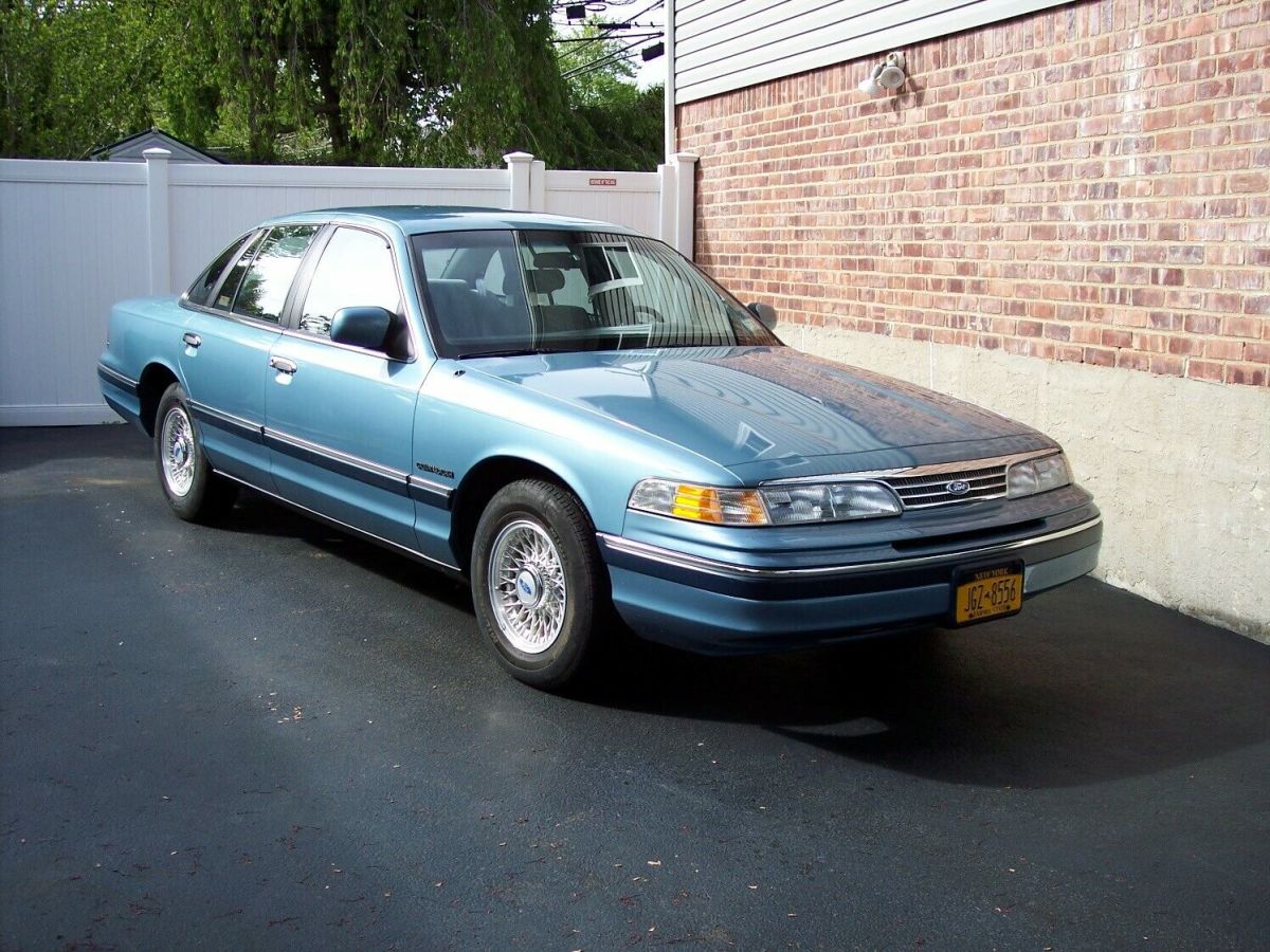 1993 Ford Crown Victoria LX 4Dr Sedan - photo 5
