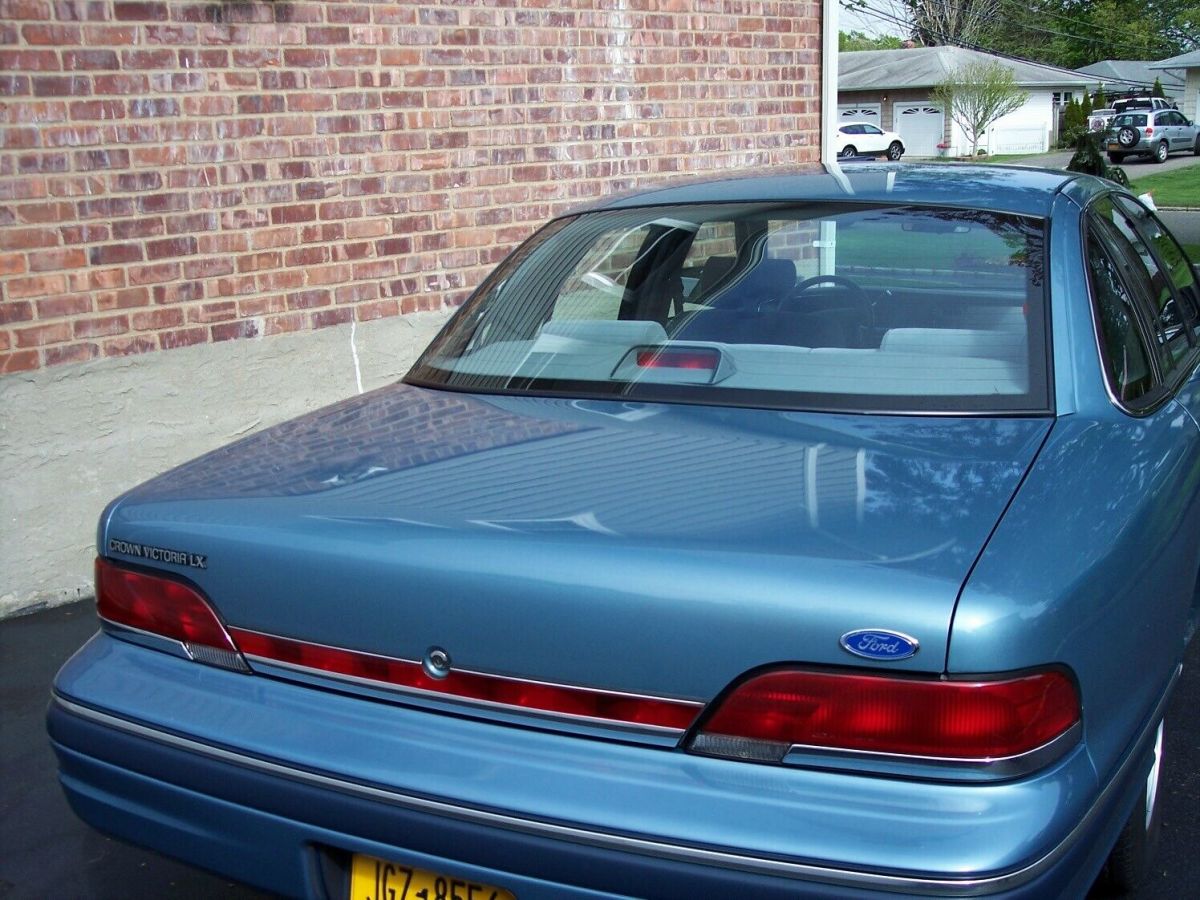 1993 Ford Crown Victoria LX 4Dr Sedan - photo 6