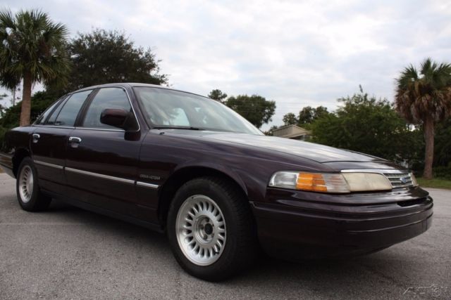 1993 Ford Crown Victoria LX V8 ONLY 54789 MILES IMMACULATE NO RESERVE!! - photo 11