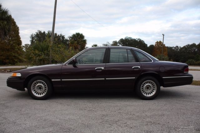 1993 Ford Crown Victoria LX V8 ONLY 54789 MILES IMMACULATE NO RESERVE!! - photo 3