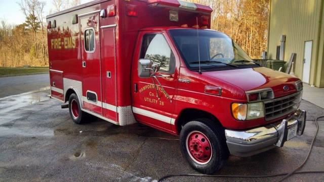 1993 FORD E350 - 7.3 DIESEL RED AMBULANCE 70k miles, all lights, sirens, and PA 1993 Ford F-350 E350