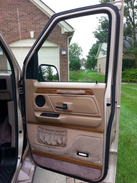 1993 Ford Econoline Conversion Van Stunning Low Miles - photo 8