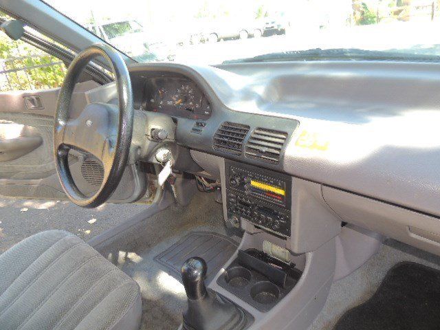 1993 Ford Escort LX - photo 12