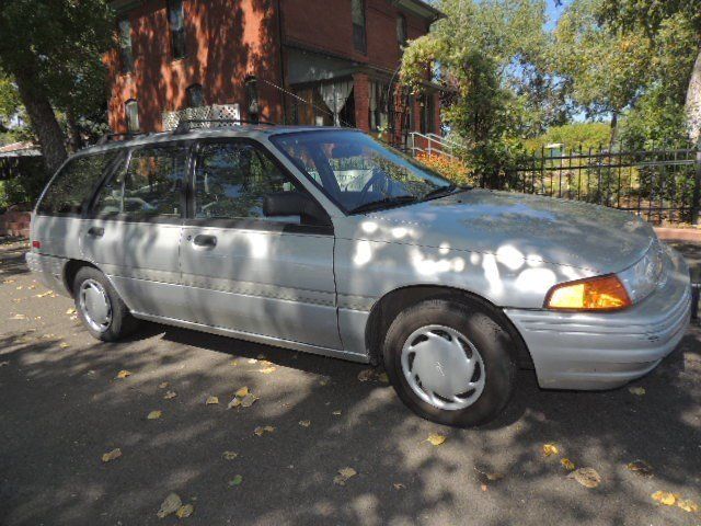 1993 Ford Escort LX - photo 3
