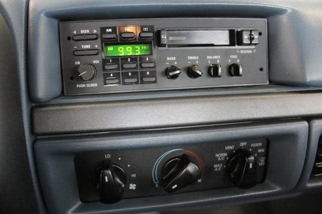 1993 Ford F-150 XL - photo 11