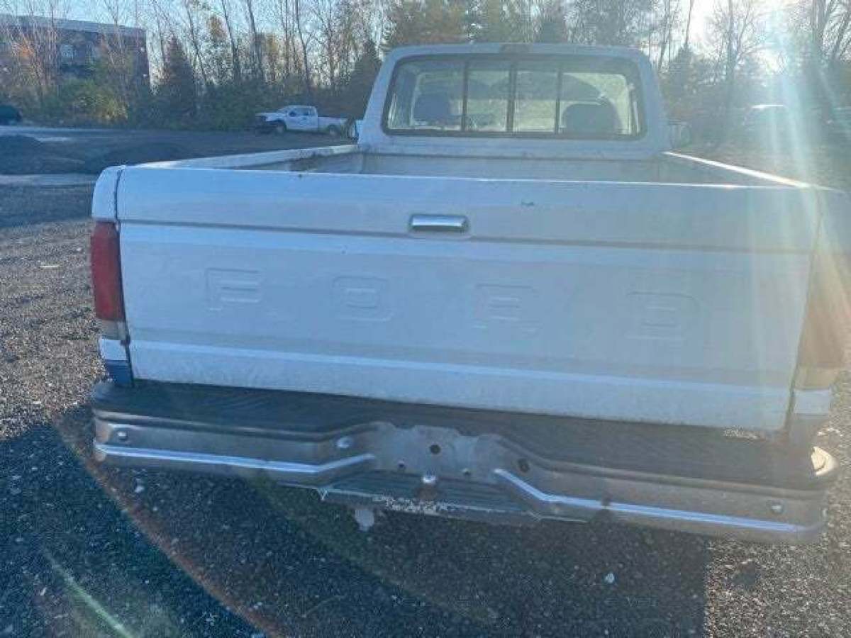 1993 Ford F-150 XL 117 WB - photo 5