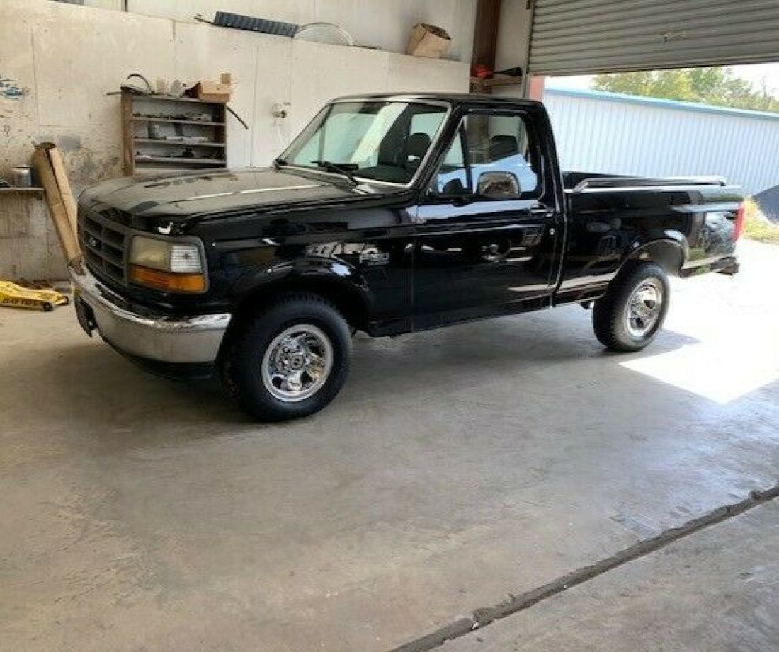 1993 Ford F-150 XL 4.9L - 6 Cyl Manual 5 Speed with A/C 1993 Ford F-150 XL