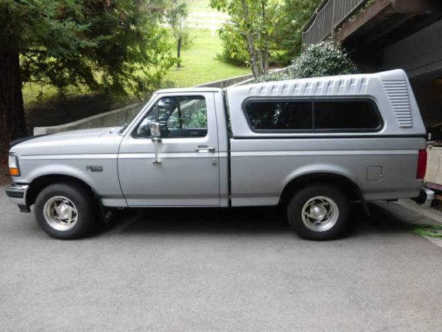1993 Ford F-150 XLT Standard Cab Pickup 2-Door 4.9L 1993 Ford F-150 XLT Standard Cab Pickup 2-Door