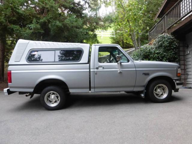 1993 Ford F-150 XLT Standard Cab Pickup 2-Door - photo 3
