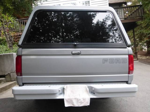 1993 Ford F-150 XLT Standard Cab Pickup 2-Door - photo 5