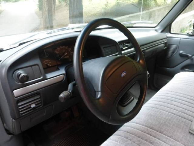 1993 Ford F-150 XLT Standard Cab Pickup 2-Door - photo 6