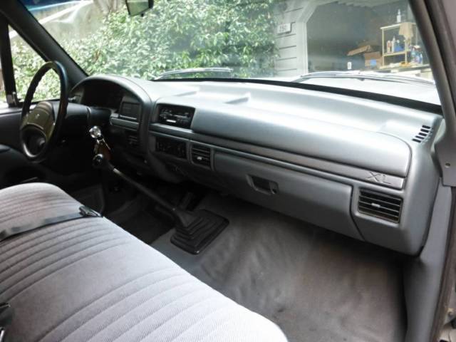1993 Ford F-150 XLT Standard Cab Pickup 2-Door - photo 7