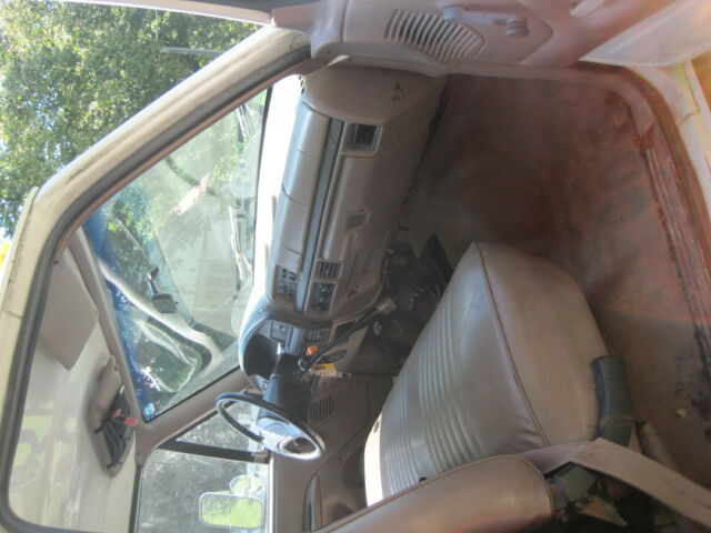 1993 Ford F-450 - photo 13