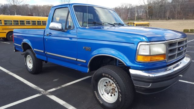 1993 Ford F-150 XLT Standard Cab Pickup 2-Door - photo 4