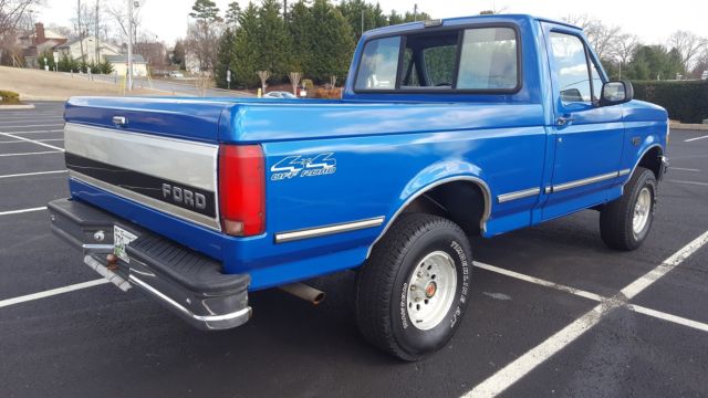 1993 Ford F-150 XLT Standard Cab Pickup 2-Door - photo 6