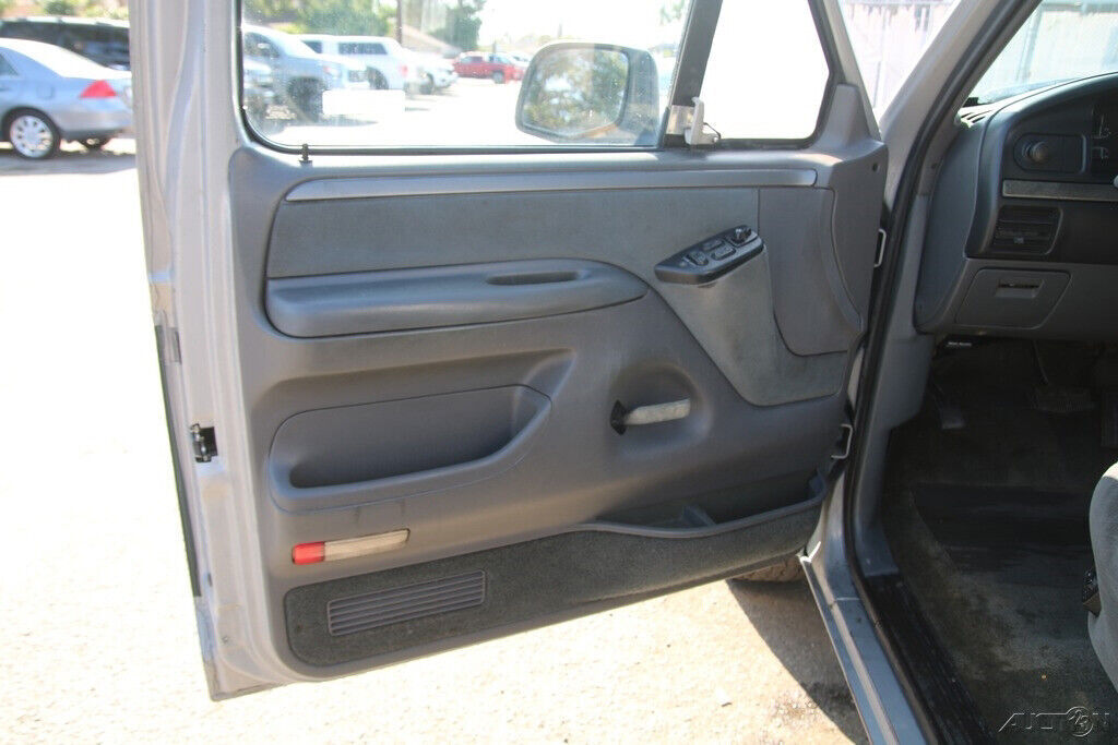 1993 Ford F-150 XLT - photo 11