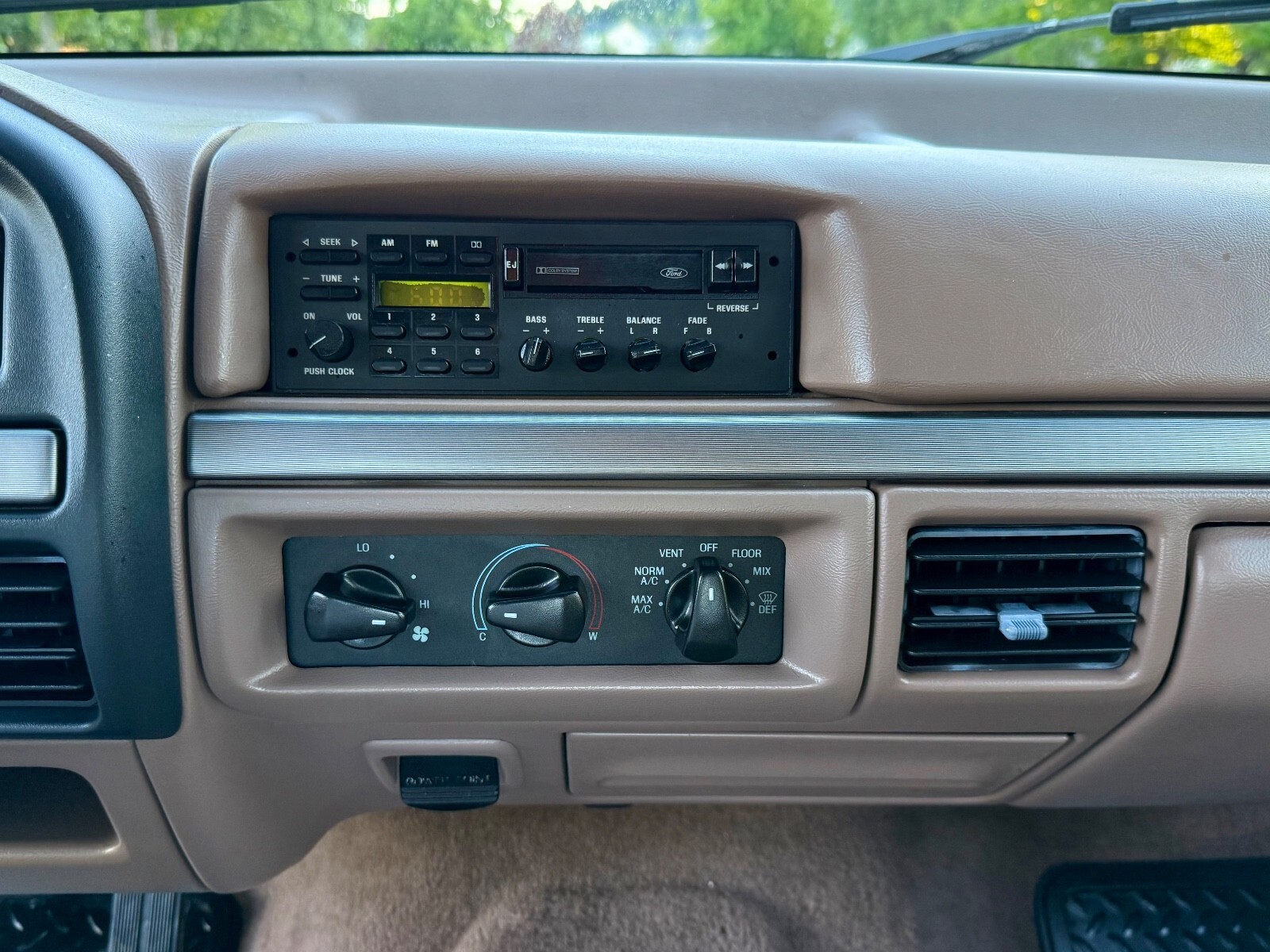 1993 Ford F-250 XLT HD 4X4 V8 LOW MILES - photo 12