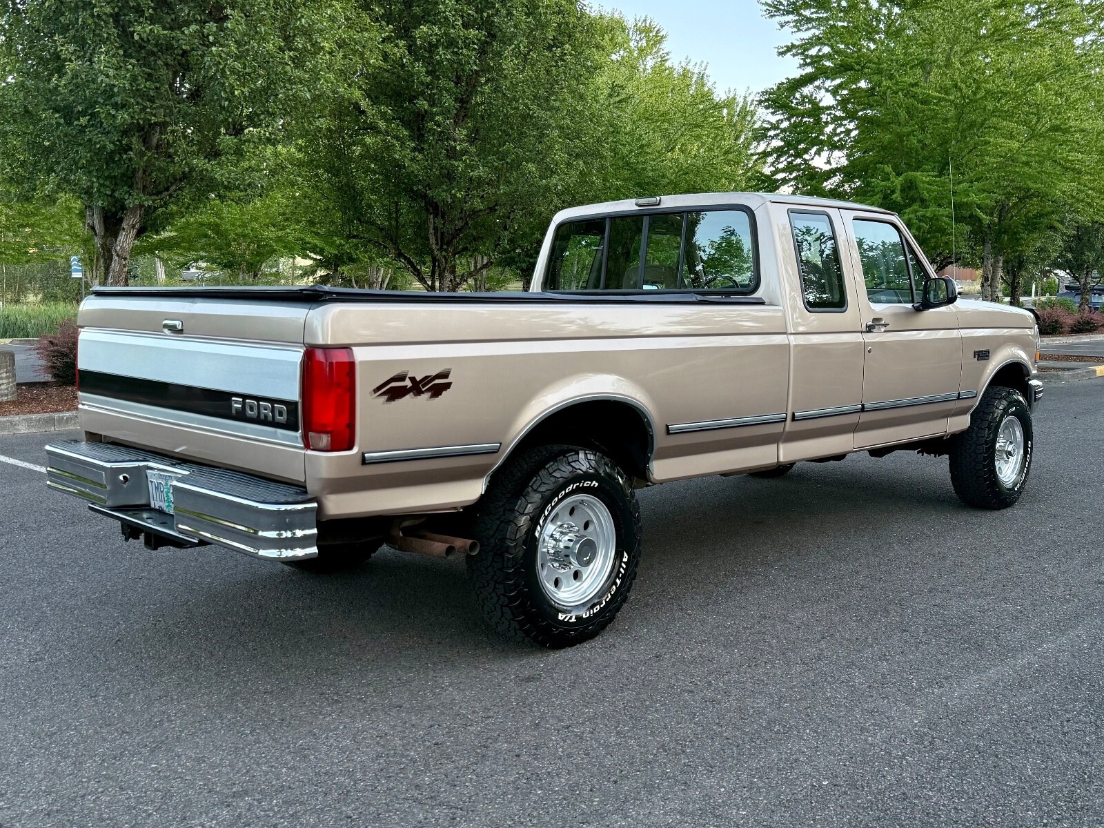 1993 Ford F-250 XLT HD 4X4 V8 LOW MILES - photo 4