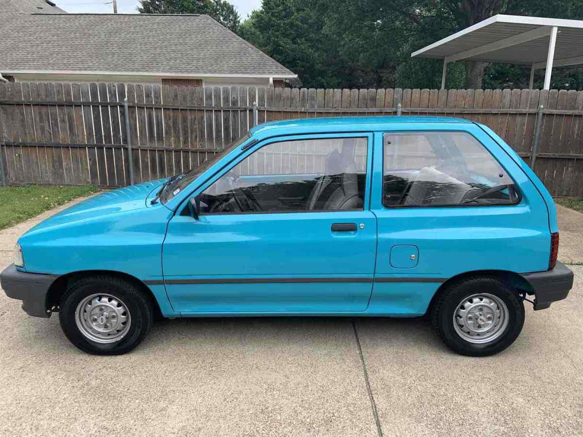 1993 Ford Festiva L - photo 2