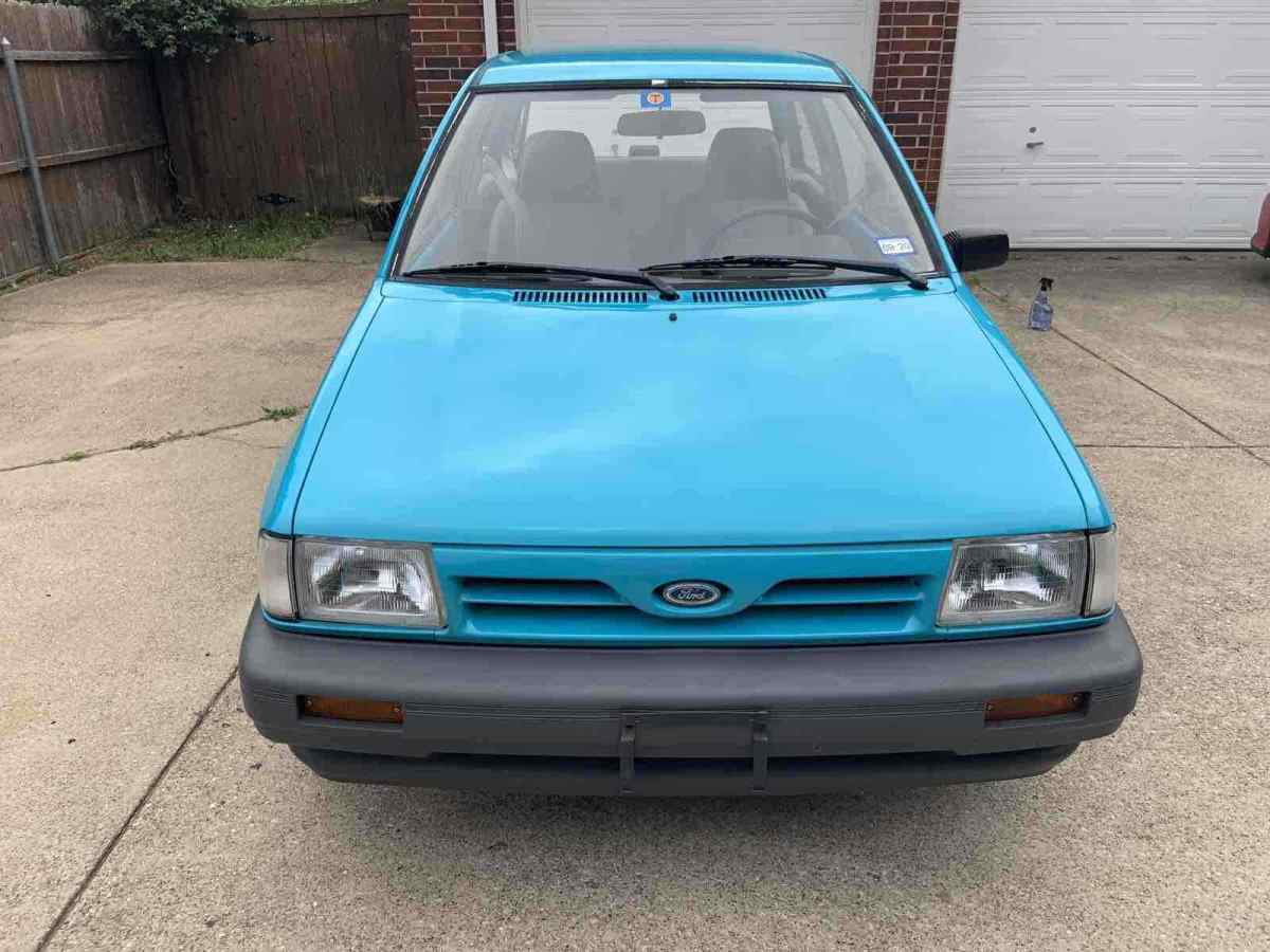 1993 Ford Festiva L - photo 3